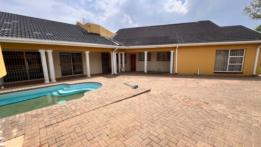 4 Bedroom Property for Sale in Langenhovenpark Free State